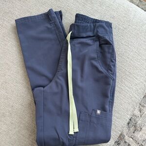 Figs Yola scrub pants and Catarina one pocket scrub top